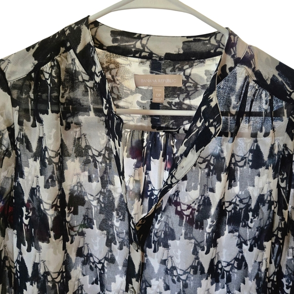 Banana Republic Black and White Patterned Blouse - Picture 3 of 7